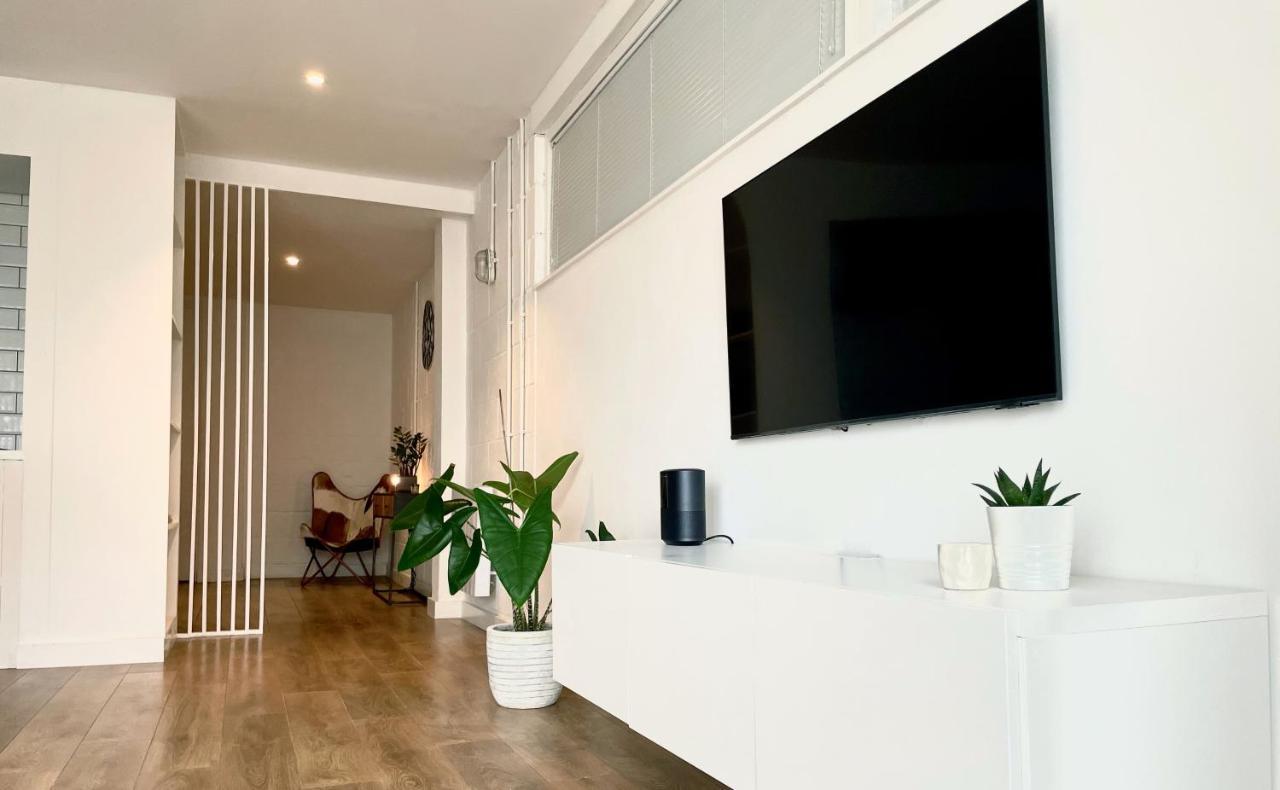 Spacious Industrial Style Apartment Londra Exterior foto